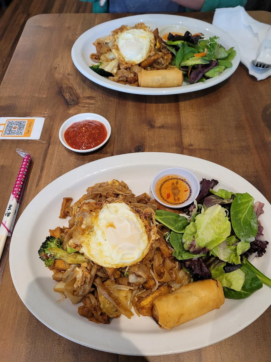 Pad See EW ผัดซีอิ๊ว